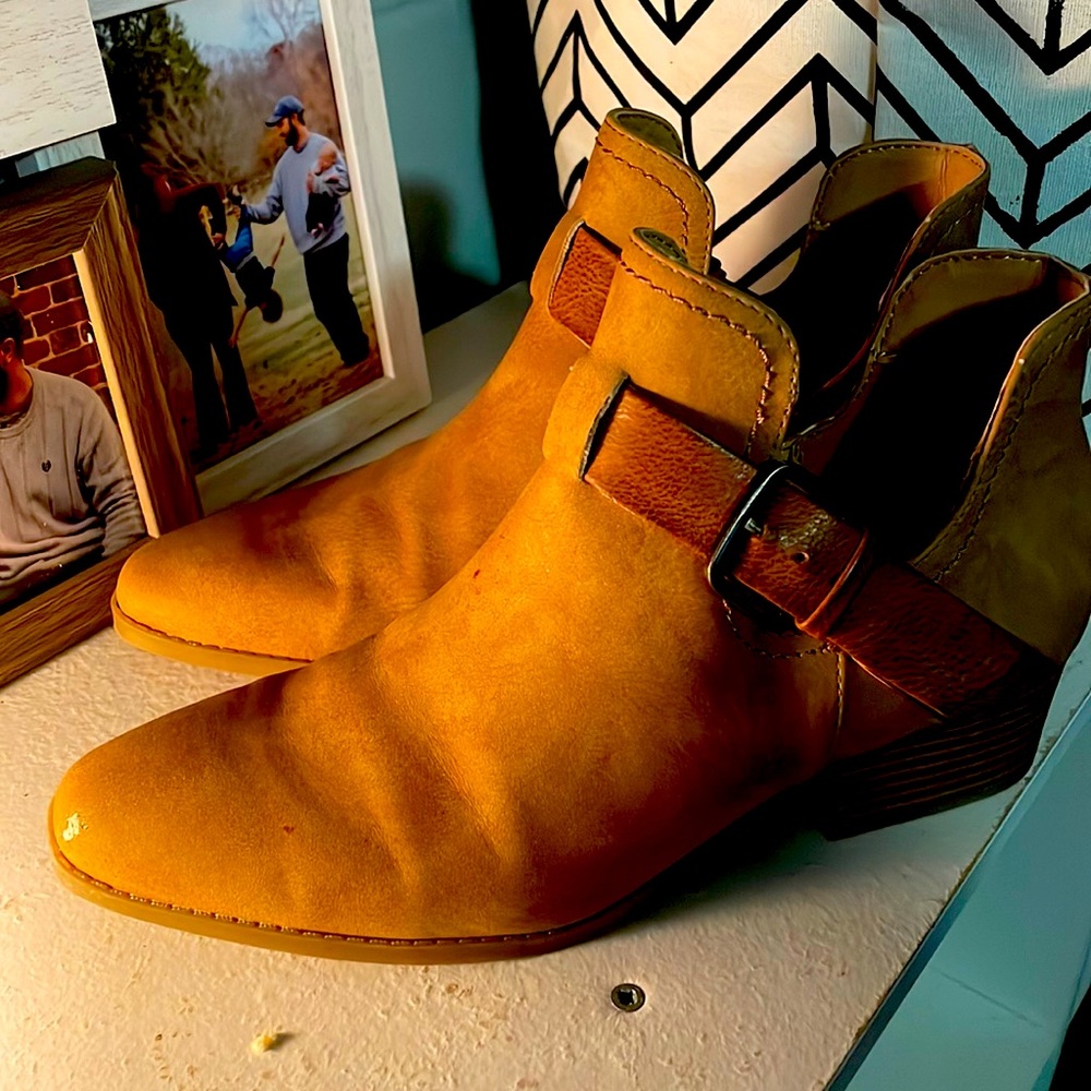 Brand new never worn size 7 leather